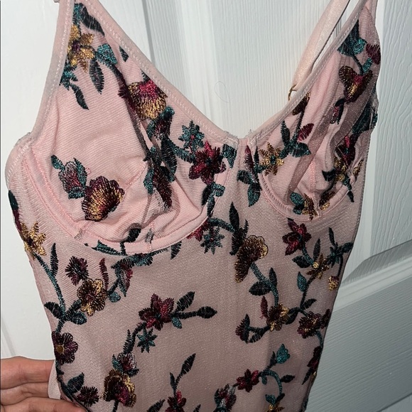 Forever 21 Blush Floral Embroidered Top NWOT - Picture 2 of 4